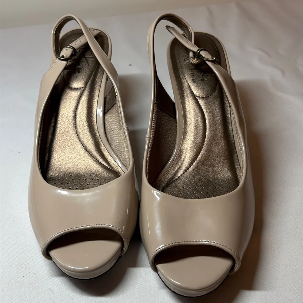 Life Stride Tan Manmade Faux Patent Heels Size 10